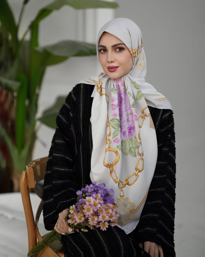 روسری ابریشم توییل طرح پاپیون